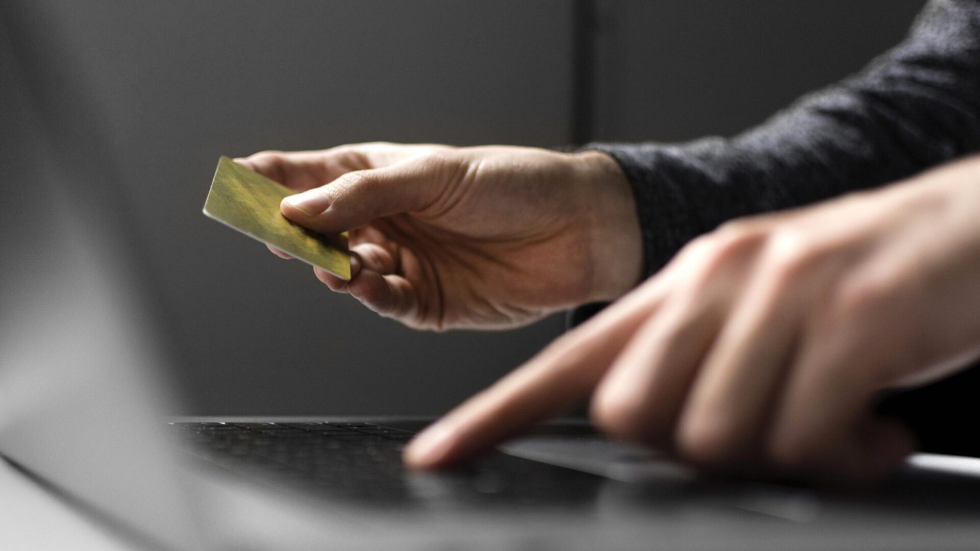 You are currently viewing Top 5 Scams That Hit The Summer Season — And How to Outsmart Them This Fall