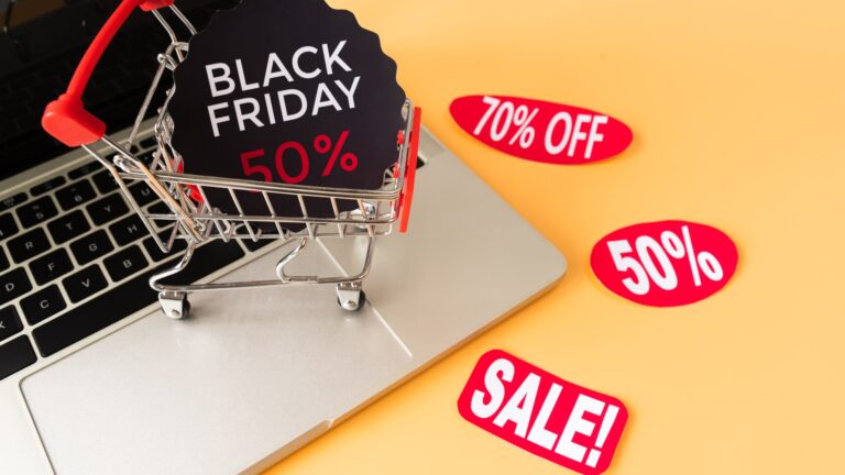 Read more about the article 5 Ways to Enjoy Black Friday and Cyber Monday Deals — And Protect Your Wallet