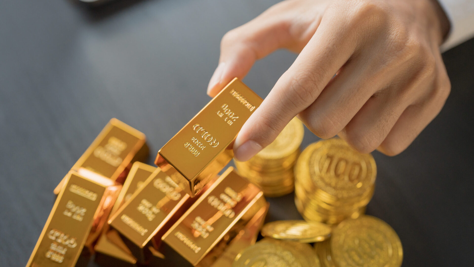 You are currently viewing 5 Key Lessons from the Gold Bar Scam — How Seniors Can Protect Their Savings