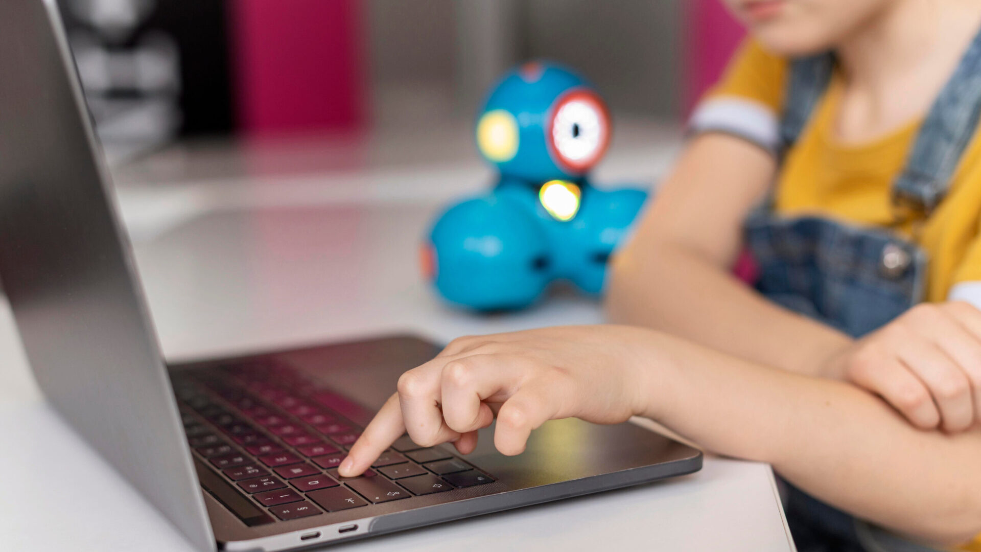Read more about the article Digital Safety for Kids: How to Talk About Online Scams Without Scaring Them