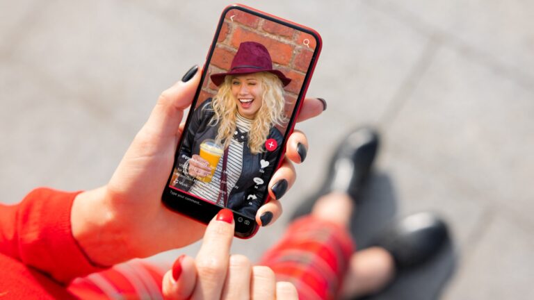 Read more about the article TikTok Scam Ads Impersonate Celebrities Like Taylor Swift Using AI — Here’s What to Know