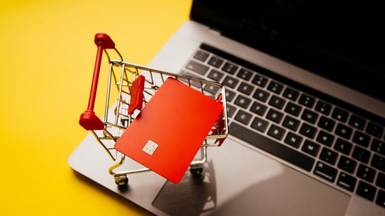 Read more about the article 5 Spring Shopping Scams to Avoid Before You Click Buy