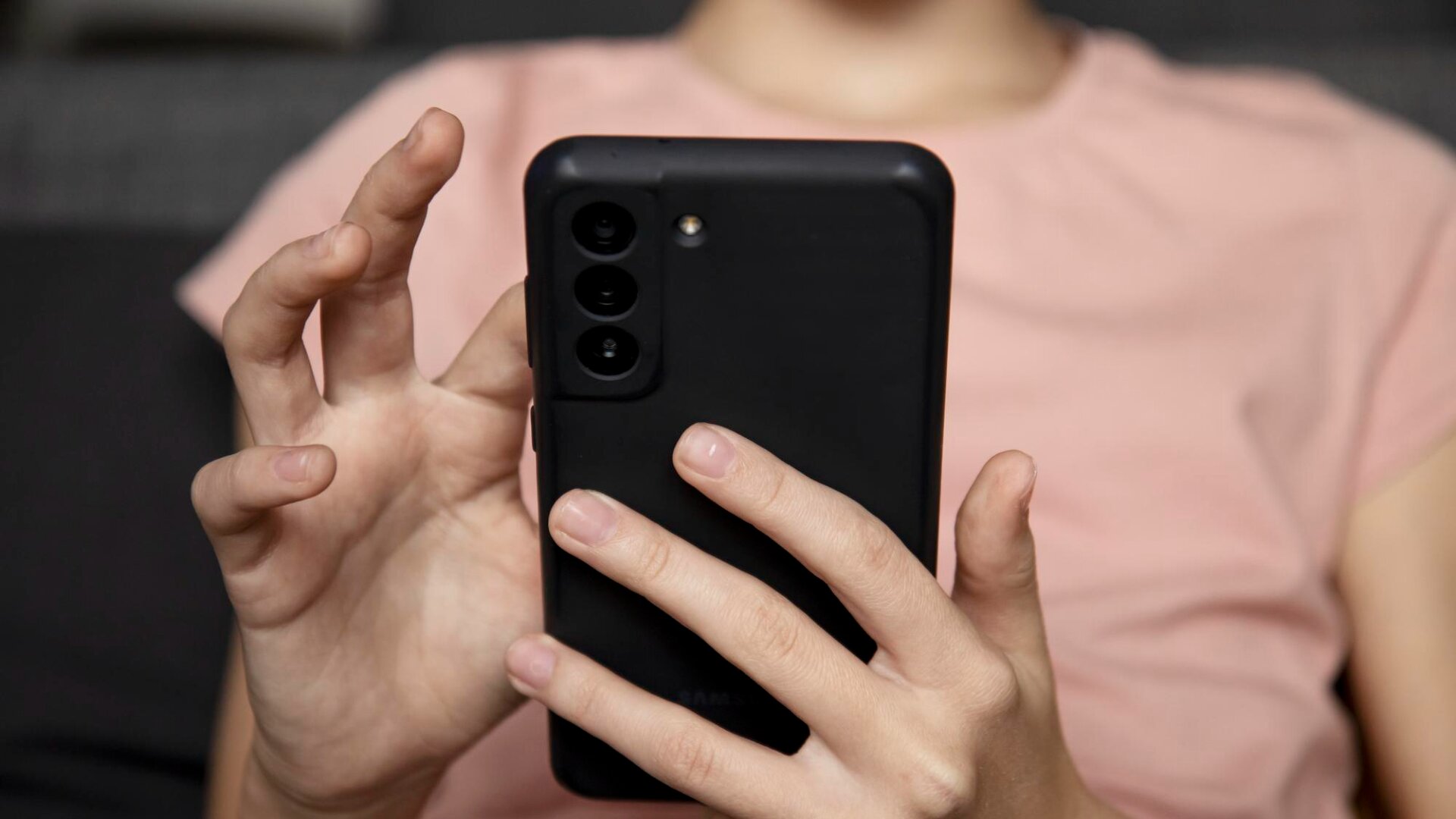 You are currently viewing Samsung Warns Galaxy Users to Delete Risky Apps — What to Know
